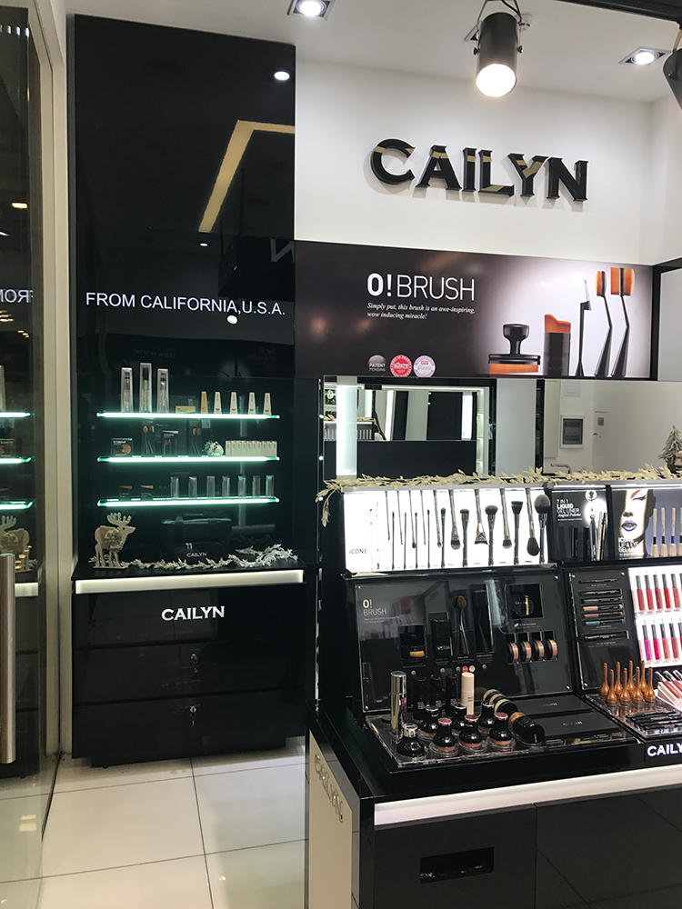 Оформление магазина для салона косметики Caylin