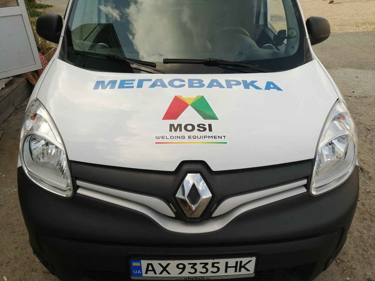 Реклама на машине для Рено