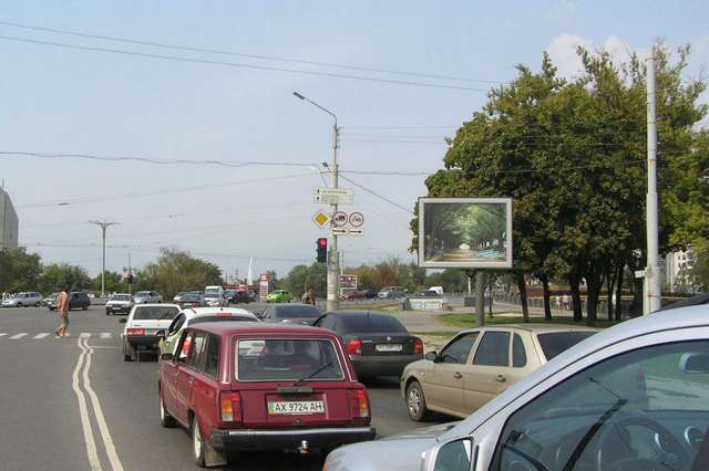 А Червоношкільна наб. — Університетська вул.